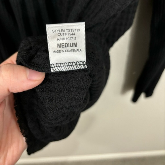 gibson look Black Romantic Long Sleeve Sweater Sz M Comfy Casual - Picture 4 of 5